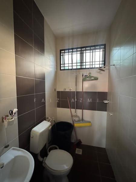 Semi-Detached House for Sale in Kuantan (Pahang) - Faiz Azmi - Bathroom - PropertyGuru.com.my