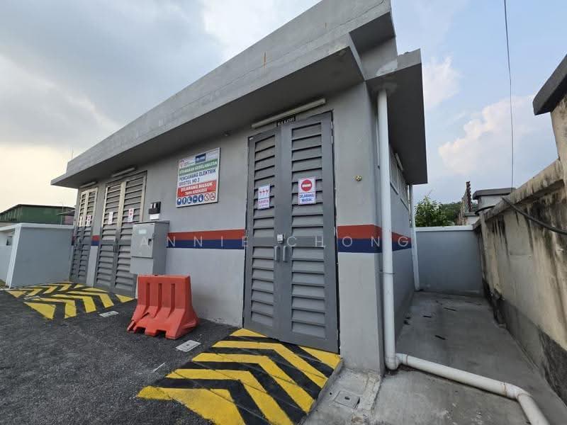 Gudang untuk Dijual di Taman Balakong Jaya (Balakong) - Annie Chong - Exterior - PropertyGuru.com.my
