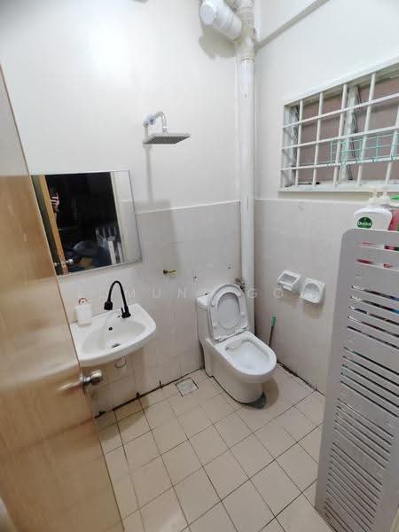 Pangsapuri untuk Dijual di Apartment Sri Ara - Edmund Goh - Bathroom - PropertyGuru.com.my