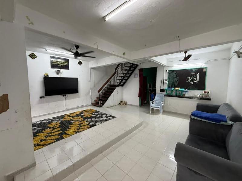 2-storey Terraced House for Sale in Taman Sri Muda (Shah Alam) - Andrew Poh - Living Room - PropertyGuru.com.my
