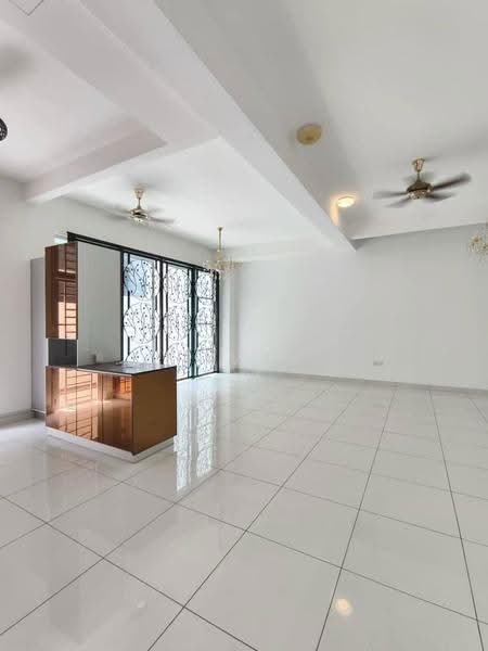 Rumah Kluster untuk Dijual di Taman Mount Austin (Tebrau) - Ivy Low - Living Room - PropertyGuru.com.my