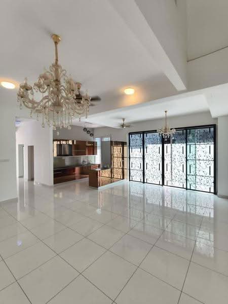 Rumah Kluster untuk Dijual di Taman Mount Austin (Tebrau) - Ivy Low - Living Room - PropertyGuru.com.my