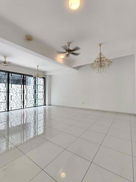 Rumah Kluster untuk Dijual di Taman Mount Austin (Tebrau) - Ivy Low - Living Room - PropertyGuru.com.my