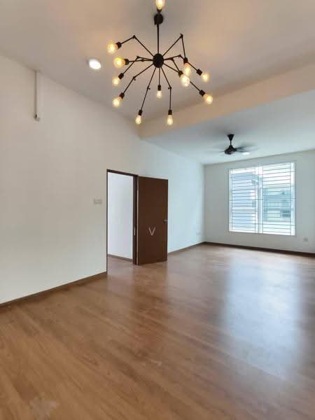 Rumah Kluster untuk Dijual di Taman Mount Austin (Tebrau) - Ivy Low - Living Room - PropertyGuru.com.my