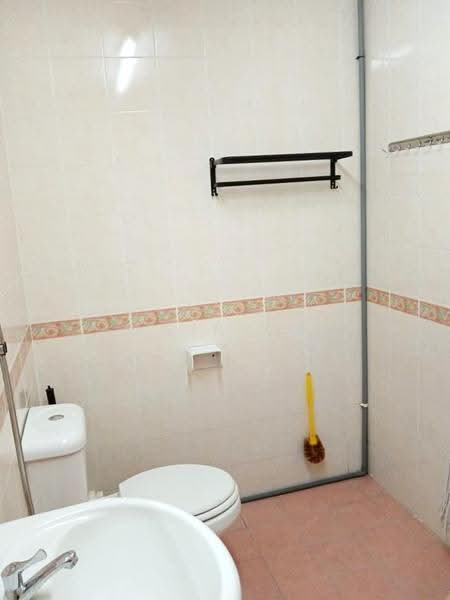 Kondominium untuk Disewa di Putra Place Condominium - Edwin Ewe - Bathroom - PropertyGuru.com.my