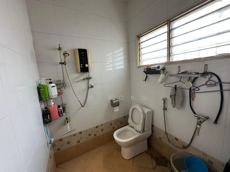 Rumah Teres untuk Dijual di Usj 2 (Subang Jaya) - CW Kong - Bathroom - PropertyGuru.com.my