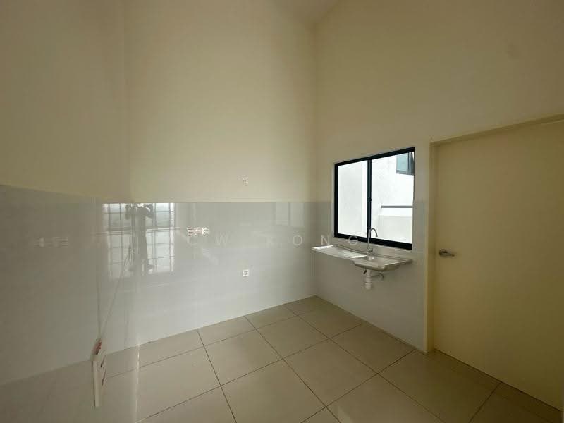 Kondominium untuk Dijual di Brezza Hill - CW Kong - PropertyGuru.com.my