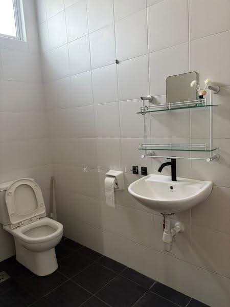 Kediaman Servis untuk Disewa di THE SENAI GARDEN (PANGSAPURI IMPIAN SENAI) - Kevin Lim - Bathroom - PropertyGuru.com.my