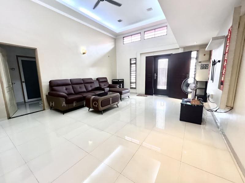 Rumah Teres 1-Tingkat untuk Dijual di Bandar Bukit Raja (Klang) - Shafiq Amerudin - Living Room - PropertyGuru.com.my