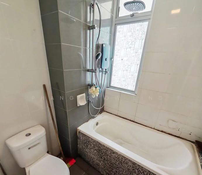 Apartment for Rent at Residensi Rumpun Bahagia (Residensi Melaka Tengah 1) - Phang Seow Ling - Bathroom - PropertyGuru.com.my