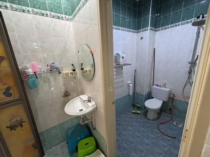Rumah Teres 1.5-Tingkat untuk Dijual di Mutiara Rini (Skudai) - Ee Fong Toh - Bathroom - PropertyGuru.com.my