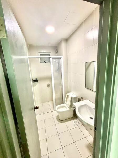 Service Residence for Rent at Meridin Bayvue Serviced Apartment - Roy Yap - Bathroom - PropertyGuru.com.my