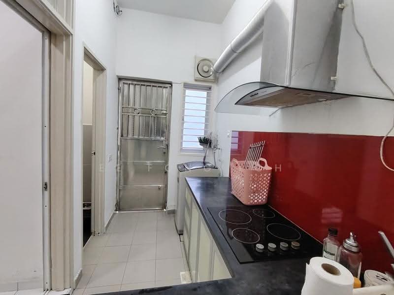 Rumah Teres 2-Tingkat untuk Dijual di Setia Tropika (Johor Bahru) - Ee Fong Toh - Kitchen - PropertyGuru.com.my