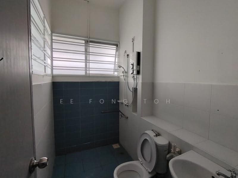 Rumah Teres 2-Tingkat untuk Dijual di Setia Tropika (Johor Bahru) - Ee Fong Toh - Bathroom - PropertyGuru.com.my