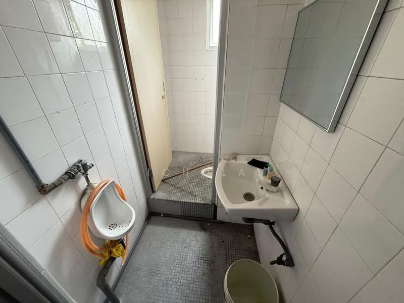 Shop / Office for Rent in Taman Taiping (Ipoh) - Nicholas Lee - Bathroom - PropertyGuru.com.my