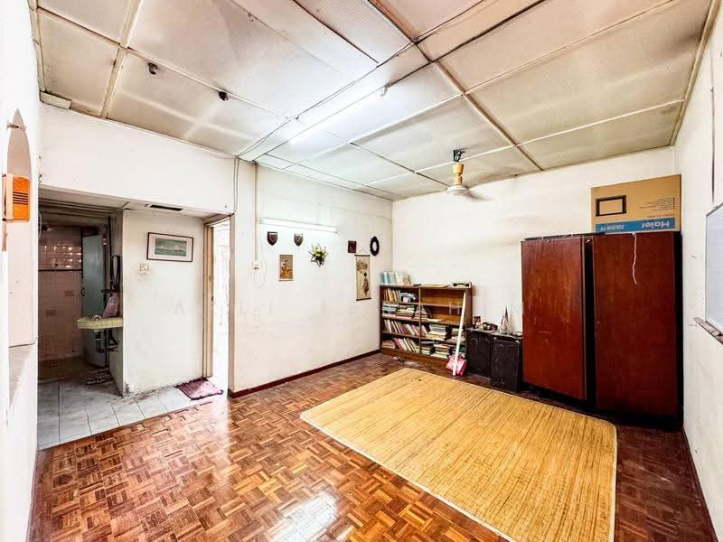 Rumah Teres 2-Tingkat untuk Dijual di SS8 (Petaling Jaya) - Azli Ibrahim - Living Room - PropertyGuru.com.my