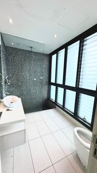 Kediaman Servis untuk Disewa di Vogue Suites One - LiQi . - Bathroom - PropertyGuru.com.my