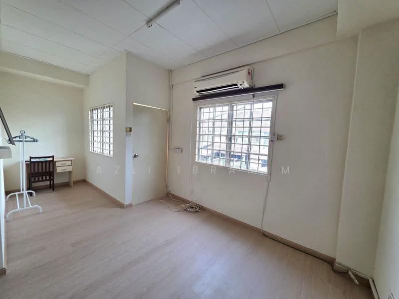Rumah Teres 2-Tingkat untuk Dijual di Seksyen 15 (Bangi) - Azli Ibrahim - Study - PropertyGuru.com.my