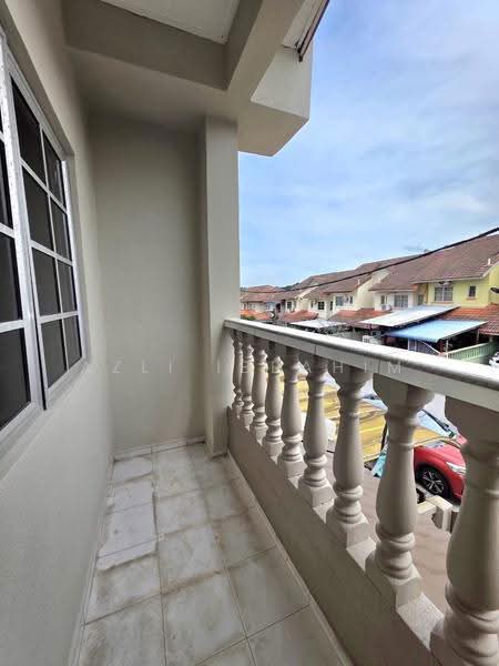 Rumah Teres 2-Tingkat untuk Dijual di Seksyen 15 (Bangi) - Azli Ibrahim - Balcony - PropertyGuru.com.my
