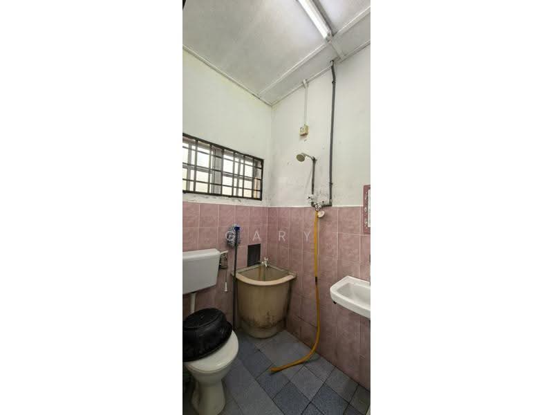 Bungalow House untuk Dijual di Taman Ampang (Ipoh) - Gary Tang - Bathroom - PropertyGuru.com.my