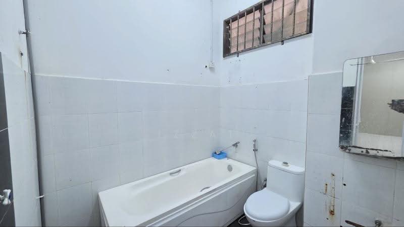 1-storey Terraced House for Sale in Taman Seri Mahkota Aman (Kuantan) - Izzat Azman - Bathroom - PropertyGuru.com.my
