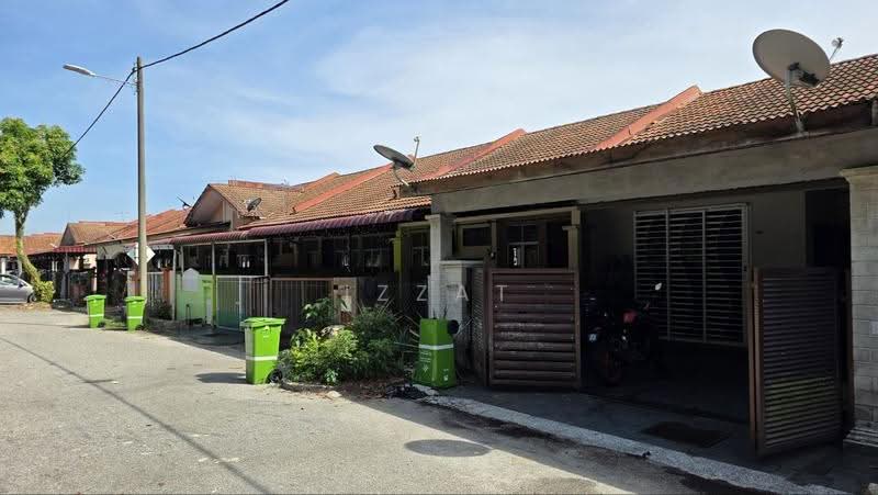 1-storey Terraced House for Sale in Taman Seri Mahkota Aman (Kuantan) - Izzat Azman - Exterior - PropertyGuru.com.my