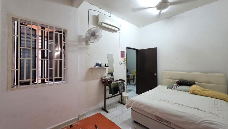 1-storey Terraced House for Sale in Taman Seri Mahkota Aman (Kuantan) - Izzat Azman - Bedroom - PropertyGuru.com.my