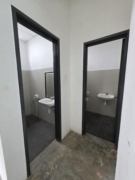 Shop for Sale in Kempas Lama (Johor Bahru) - Nathan Chan - Bathroom - PropertyGuru.com.my