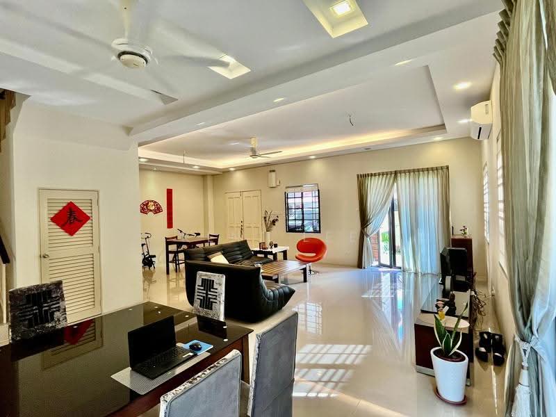Rumah Berkembar untuk Dijual di Bandar Nusaputra (Puchong) - Kent Lee - Living Room - PropertyGuru.com.my
