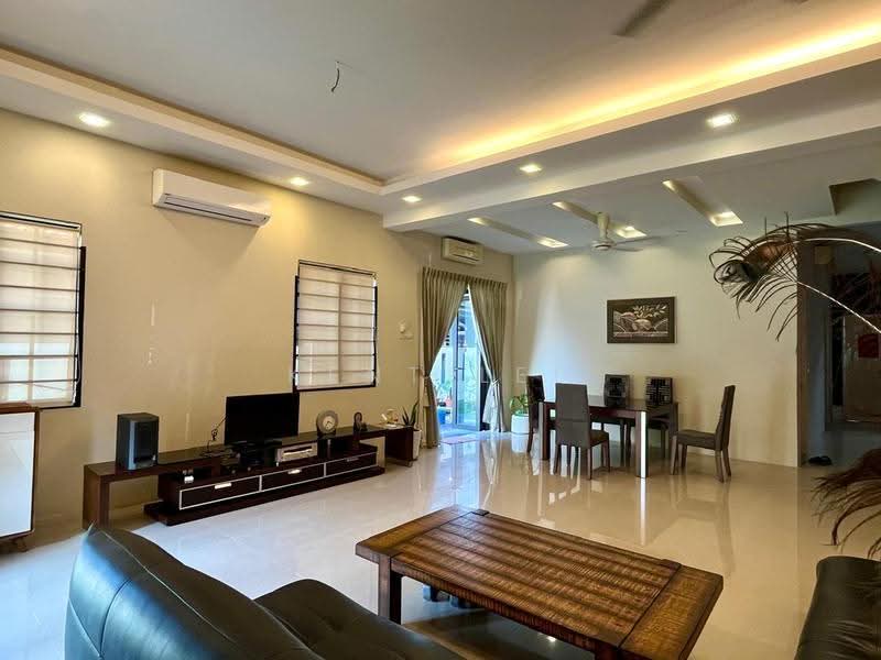 Rumah Berkembar untuk Dijual di Bandar Nusaputra (Puchong) - Kent Lee - Living Room - PropertyGuru.com.my