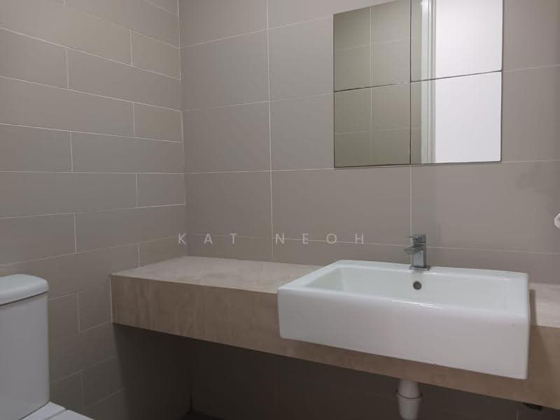 Semi-Detached House for Sale in Kota Damansara (Selangor) - KAT NEOH - Bathroom - PropertyGuru.com.my