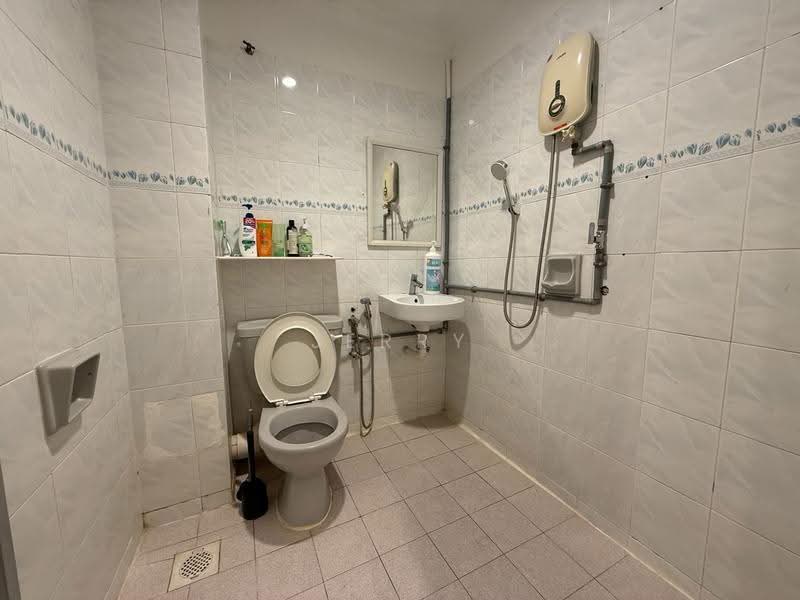 Rumah Teres 2-Tingkat untuk Disewa di Bayan Lepas (Penang) - Jerry So - Bathroom - PropertyGuru.com.my