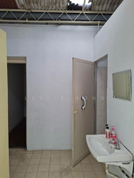 Rumah Teres 2-Tingkat untuk Dijual di George Town (Penang) - Leslie Hong - Bathroom - PropertyGuru.com.my