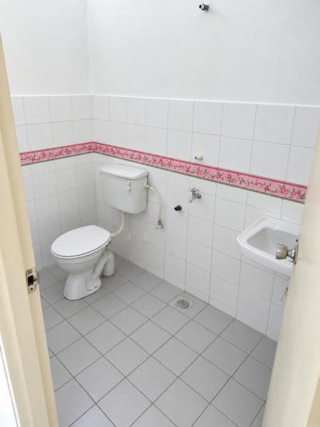 Shop / Office untuk Disewa di Taman Universiti (Skudai) - Jesy Tey - Bathroom - PropertyGuru.com.my