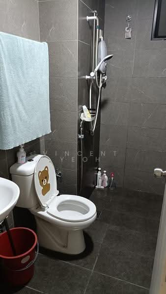 Service Residence for Sale at Majestic Maxim - Vincent Yeoh - Bathroom - PropertyGuru.com.my