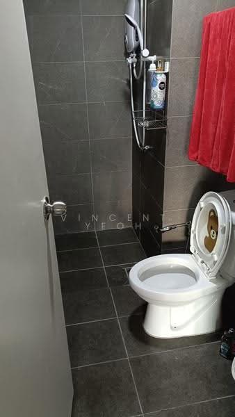 Service Residence for Sale at Majestic Maxim - Vincent Yeoh - Bathroom - PropertyGuru.com.my