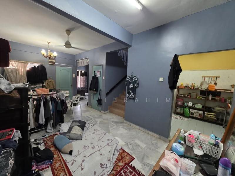 2-storey Terraced House for Sale in Seksyen 15 (Bangi) - Azli Ibrahim - Living Room - PropertyGuru.com.my