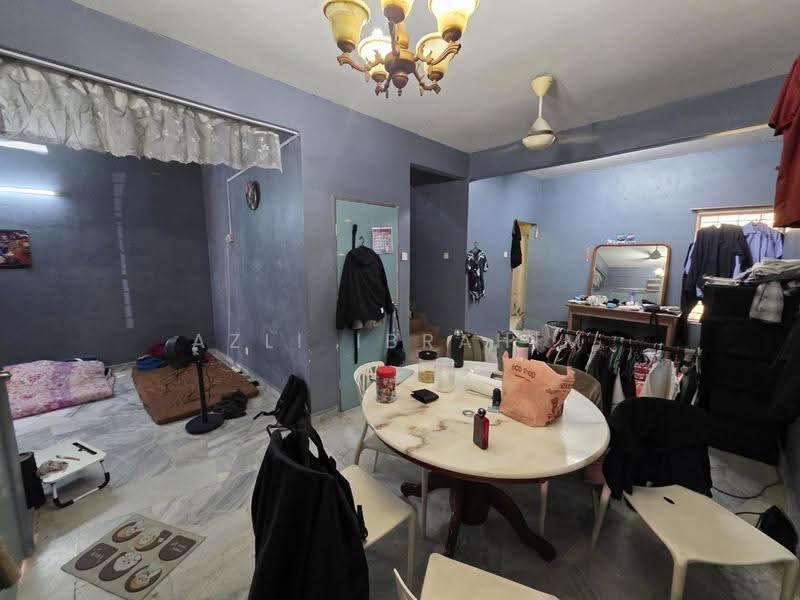 2-storey Terraced House for Sale in Seksyen 15 (Bangi) - Azli Ibrahim - Living Room - PropertyGuru.com.my