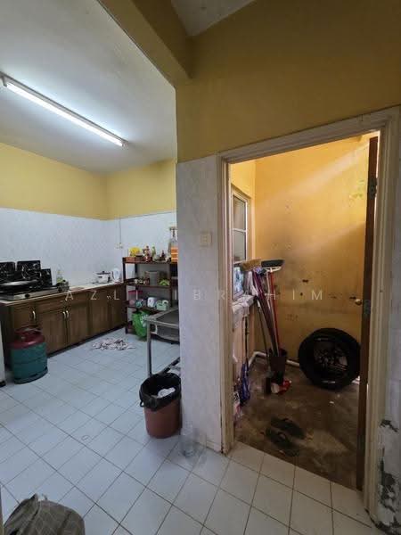2-storey Terraced House for Sale in Seksyen 15 (Bangi) - Azli Ibrahim - Kitchen - PropertyGuru.com.my