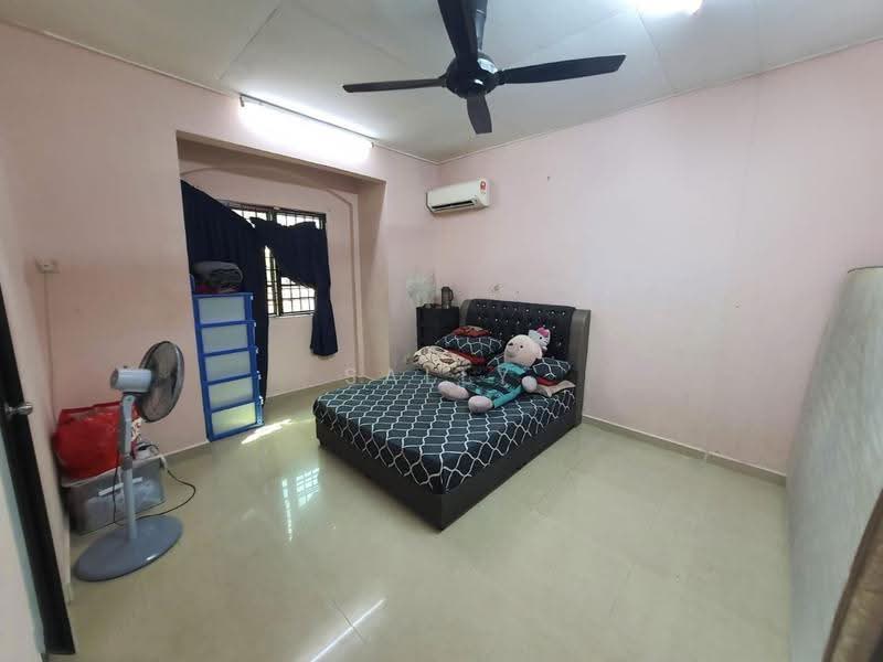 2-storey Terraced House for Sale in Taman Puncak Jalil (Seri Kembangan) - Sally Wong - Bedroom - PropertyGuru.com.my