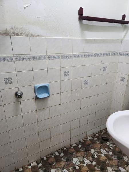 Rumah Teres 2-Tingkat untuk Dijual di Usj 1 (Subang Jaya) - Mohgan . - Bathroom - PropertyGuru.com.my
