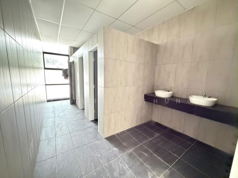 Cluster Factory for Rent in Taman Desa Cemerlang (Ulu Tiram) - Catherine Thung - Bathroom - PropertyGuru.com.my