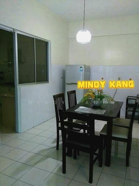 Kondominium untuk Disewa di Putra Place Condominium - Mindy Kang - Dining Room - PropertyGuru.com.my