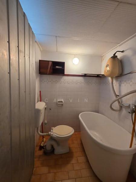 Rumah Teres 1-Tingkat untuk Dijual di Taman Ungku Tun Aminah (Skudai) - Calvin Lee - Bathroom - PropertyGuru.com.my