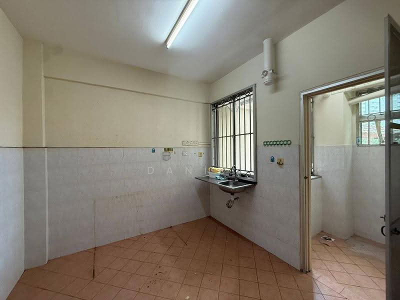 Apartment for Sale at Bayu Puteri 1 - Daniel Yong - Kitchen - PropertyGuru.com.my