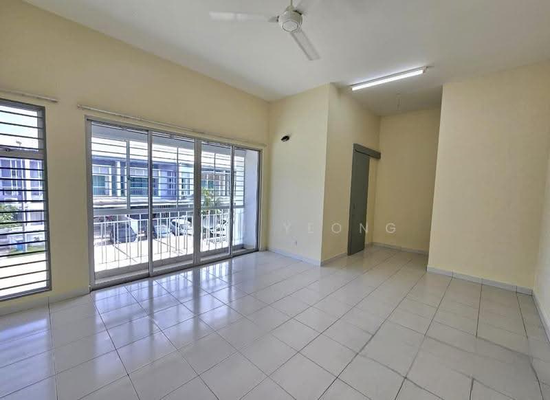 Rumah Teres 2-Tingkat untuk Dijual di Bandar Saujana Putra (Tanjong Duabelas) - Jason Yeong - Living Room - PropertyGuru.com.my