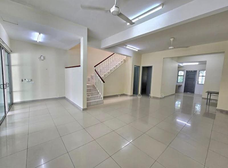 Rumah Teres 2-Tingkat untuk Dijual di Bandar Saujana Putra (Tanjong Duabelas) - Jason Yeong - Living Room - PropertyGuru.com.my