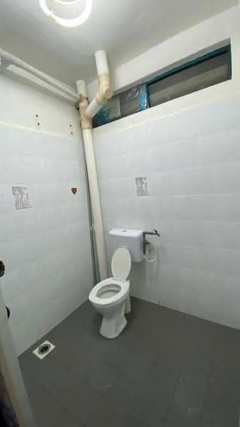 Rumah Flat untuk Dijual di Taman Daya - Jalan Nibong 28 - Daniel Yong - Bathroom - PropertyGuru.com.my