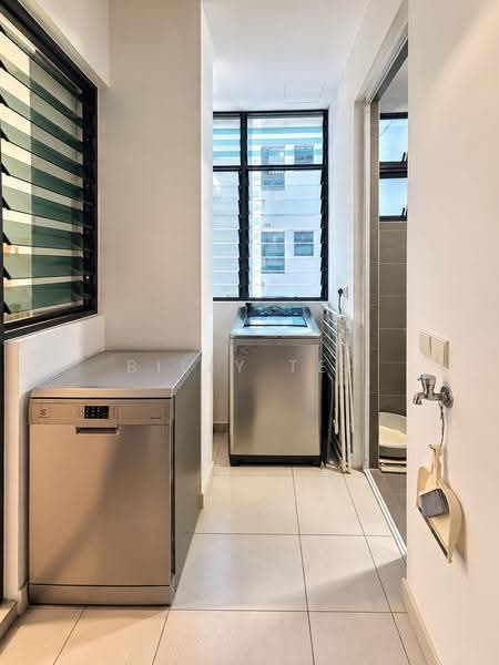 Kondominium untuk Dijual di The Light Collection III - Billy Teh - Balcony - PropertyGuru.com.my