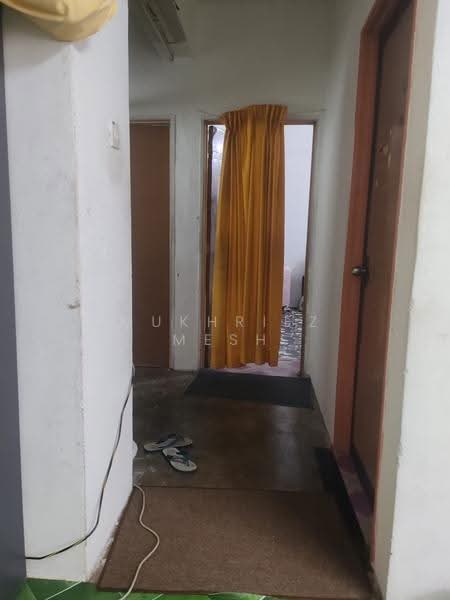 Rumah Flat untuk Dijual di Flat Taman Pelangi Indah - Mukhriez Mesh - Corridor - PropertyGuru.com.my